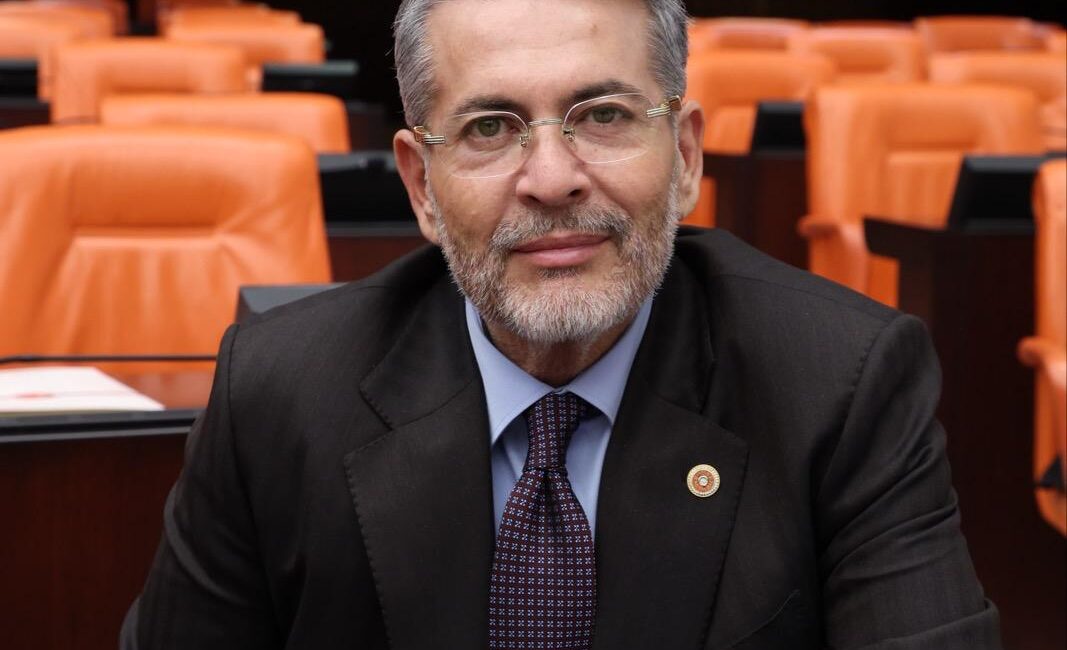 MHP MERSİN MİLLETVEKİLİ DR. LEVENT UYSAL: MERSİN, TÜRKİYE EKONOMİSİNE 70 MİLYAR LİRA KATKI SAĞLADI TBMM Plan ve Bütçe Komisyonu’nda Hazine ve Maliye Bakanlığı’nın 2026