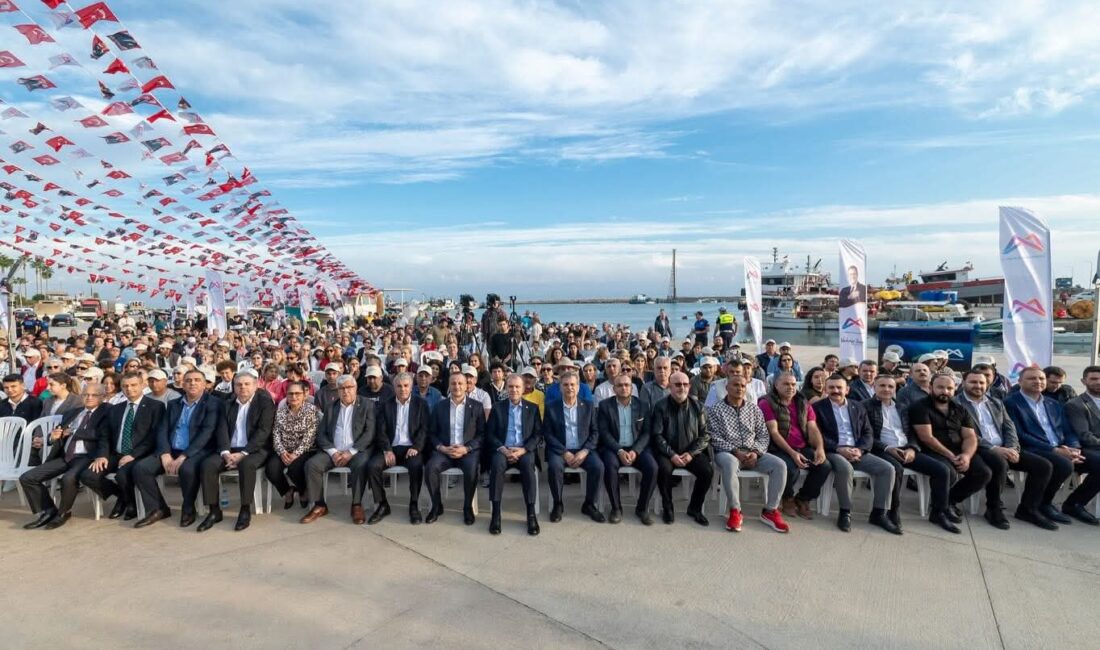 Semih Palamut: “Balıkçılarımızın yanında olmaya devam edeceğiz” Mersin Büyükşehir Belediyesi tarafından düzenlenen “Küçük Ölçekli Balıkçılara Malzeme Dağıtım