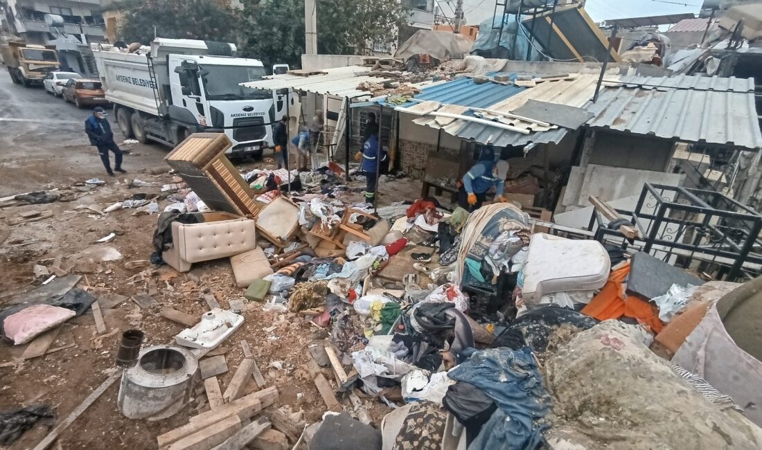 Akdeniz ilçesinde çevre ve halk sağlığını tehdit eden çöp evi