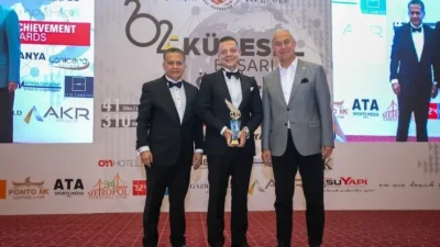 Alanya'da Küresel Gazeteciler Konseyi tarafından düzenlenen törende, "5. Küresel Başarı