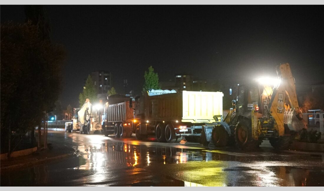 BAŞKAN BOLTAÇ: “TARSUS İÇİN HER AN GÖREVDEYİZ” Tarsus Belediyesi, kentte etkili olan yoğun yağışın ardından gelen ihbarları