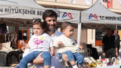 BAŞKAN ALİ BOLTAÇ, TARSUS FESTİVALİ’NDE HALKLA İÇ İÇE Tarsus Belediye Başkanı Ali Boltaç, yerel üretimin ve doğa dostu