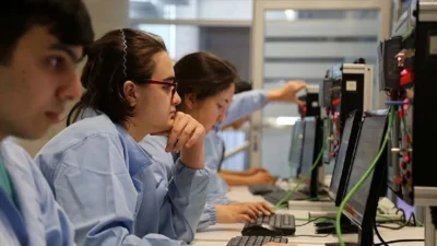 Milli Eğitim Bakanlığı’na bağlı meslek liseleri, artık yalnızca eğitim verilen