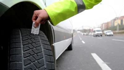 Ulaştırma ve Altyapı Bakanı Abdulkadir Uraloğlu, zorunlu kış lastiği uygulamasının