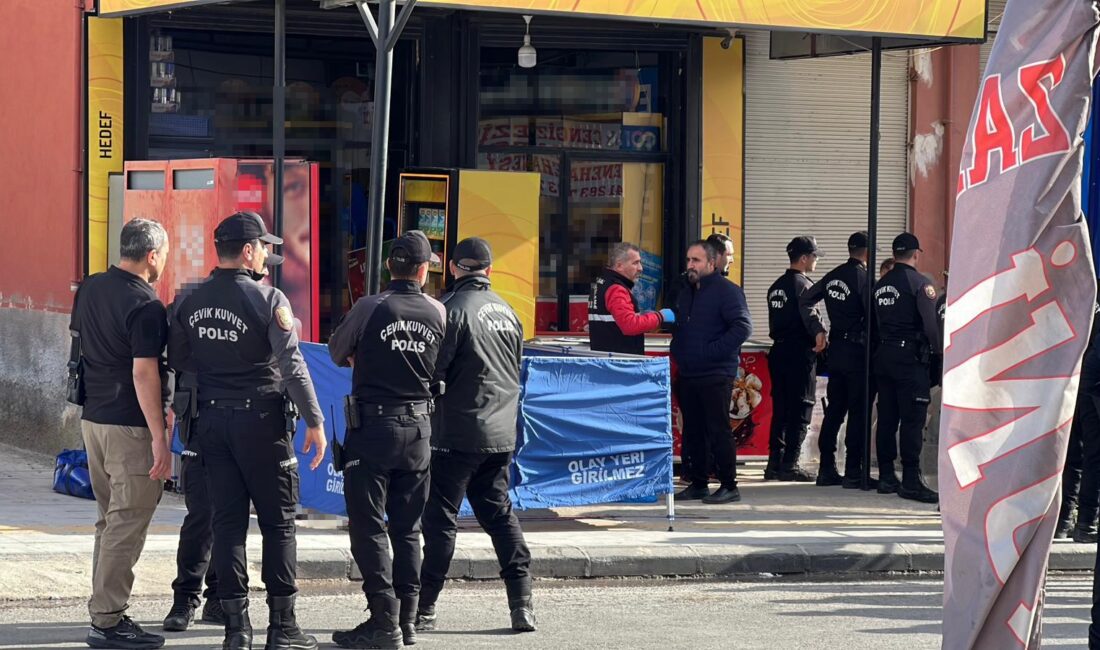 Mersin’de dehşet: Önce anne oğulu ardından büfeciyi öldürdü Mersin‘de akli dengesi yerinde olmadığı ileri sürülen bir kişi önce