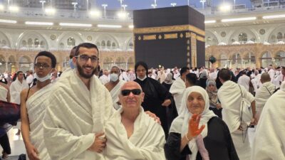 Görme engelli 67 yaşındaki Ramazan Çağlar ile yetim büyüyen 80