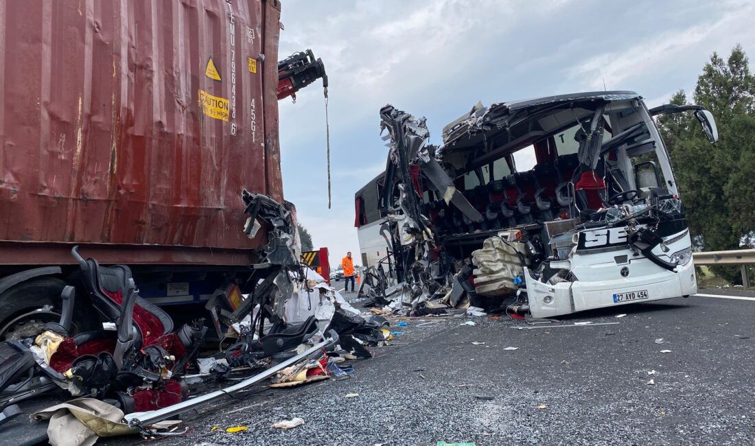 Osmaniye’deki feci kazada ölü sayısı 7 yükseldi Osmaniye’nin Bahçe ilçesinde sabah saatlerinde meydana gelen feci trafik kazasında