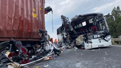Osmaniye’nin Bahçe ilçesinde sabah saatlerinde meydana gelen feci trafik kazasında