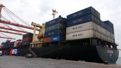 Mersin Limanı’ndan Sudan’a çadır taşıyan ‘NZ NINGBO’ isimli ‘İyilik Gemisi’