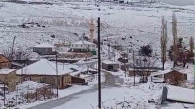 Mersin’in yüksek kesimlerinde kar yağışı etkili oldu Mersin’in sahil kesimlerinde yağmur, yüksek kesimlerde ise kar yağışı etkili