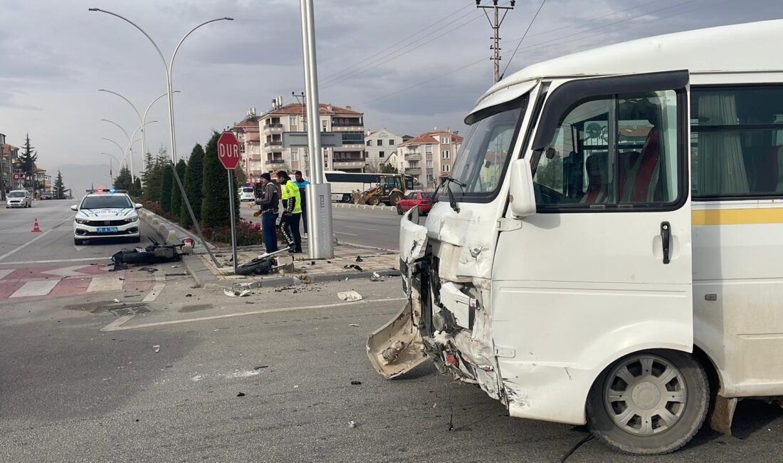 Genç kadın 2 günlük yaşam mücadelesini kaybetti Karaman’da kullandığı motosikletin servis minibüsü ile çarpışması sonucu ağır yaralanan