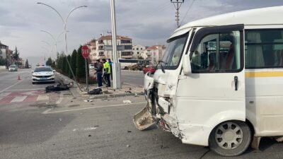 Genç kadın 2 günlük yaşam mücadelesini kaybetti Karaman’da kullandığı motosikletin servis minibüsü ile çarpışması sonucu ağır yaralanan