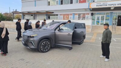 Mersin‘de lise öğrencileri okul bahçesine getirilen Türkiye’nin ilk yerli ve