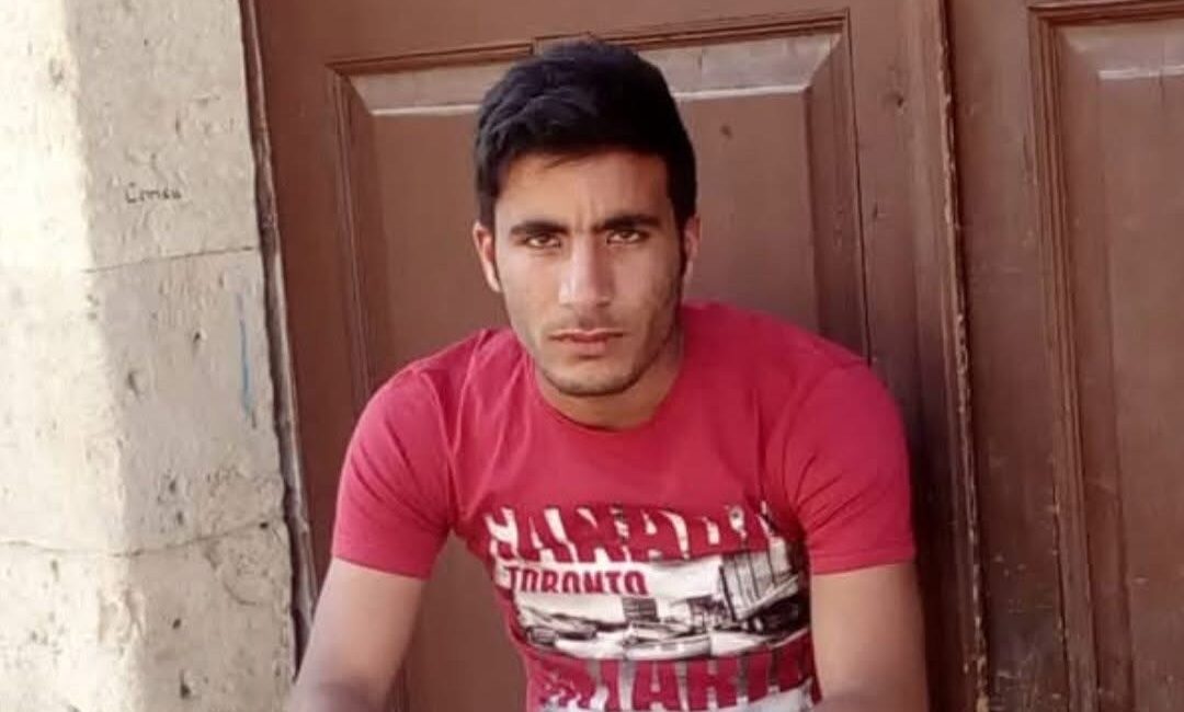 Mersin’in Tarsus ilçesinde ağabeyinin kullandığı kamyonun geri manevra yaptığı sırada