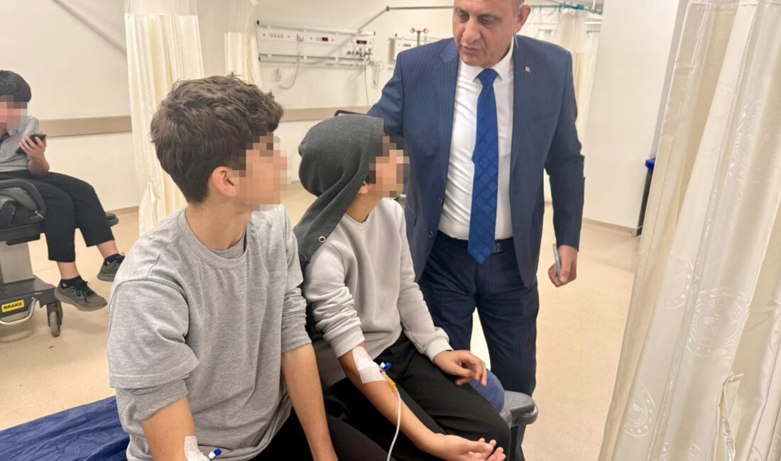 Mersin’in Tarsus ilçesinde bir lisede öğrencilerden birinin doğum günü için