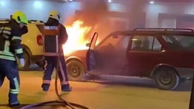 Mersin’in Mut ilçesinde, park halindeki otomobil yanarak kullanılamaz hale geldi.