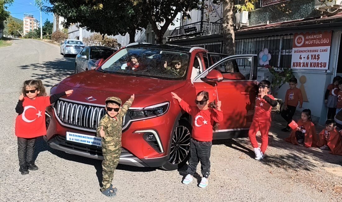 Mersin‘in Anamur ilçesinde Yerli Malı Haftası kapsamında minik öğrenciler yerli