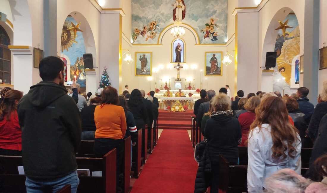 Mersin’de Rum Ortodoks Kilisesi’nde Noel ayini düzenlendi Mersin’de bulunan Rum Ortodoks Kilisesi’nde Noel ayini düzenlendi. Akdeniz ilçesindeki