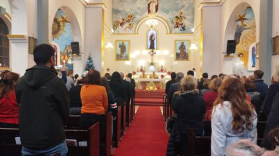 Mersin’de bulunan Rum Ortodoks Kilisesi’nde Noel ayini düzenlendi. Akdeniz ilçesindeki