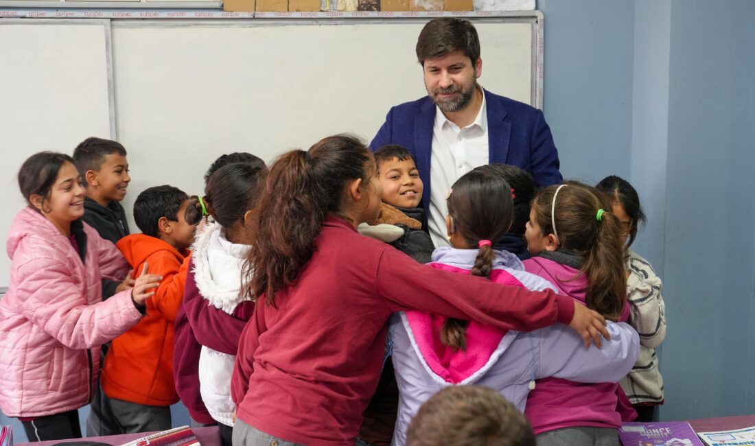 Tarsus Belediye Başkanı Ali Boltaç, Akgedik İlkokulu-Ortaokulu anasınıfı öğrencileri tarafından