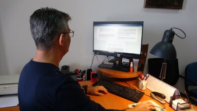 Yapay zeka teknolojilerinin hızla gelişmesiyle birlikte sosyal medyada yer alan