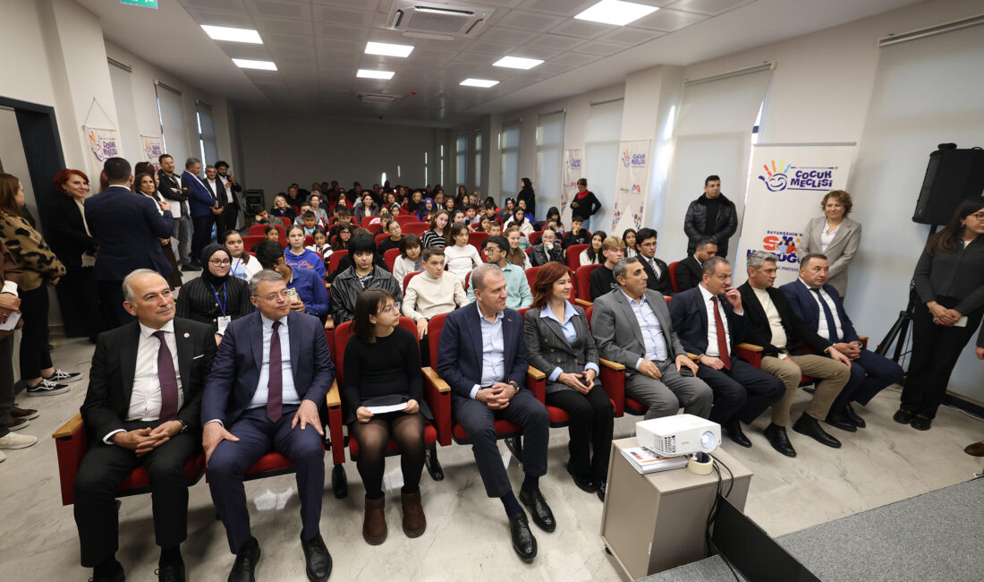 SEÇER: “DEMOKRASİ, ÇOCUKLARIMIZA O KÜLTÜRÜ VERMEKLE BÜYÜYECEK VE GELİŞECEK” Türkiye Belediyeler Birliği (TBB) Başkan Vekili ve Mersin Büyükşehir Belediye