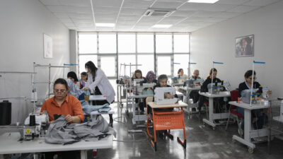 BÜYÜKŞEHİR MERCEK’TE GİYİM ÜRETİM KURSLARINA YOĞUN İLGİ Mersin Büyükşehir Belediyesi Sosyal Hizmetler Dairesi Başkanlığı’na bağlı MERCEK Mesleki