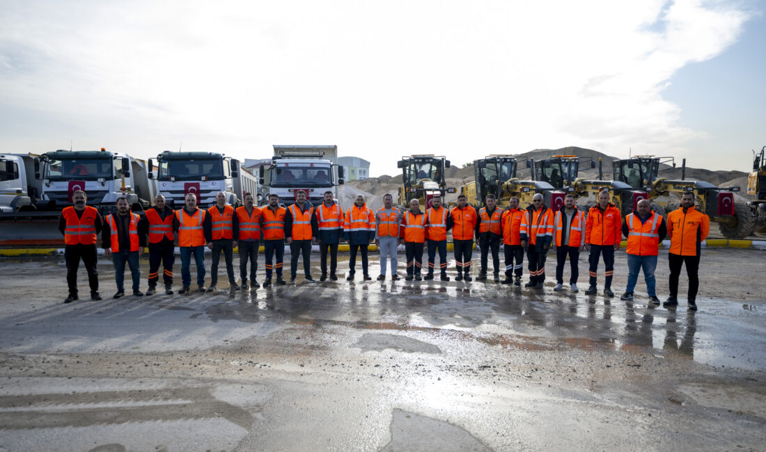 BÜYÜKŞEHİR EKİPLERİ KAR İLE MÜCADELEYE HAZIR Mersin Büyükşehir Belediyesi, kış aylarının gelmesiyle kentin yüksek kesimlerinde etkili