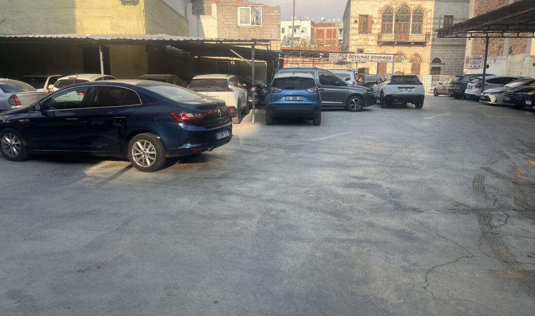 “Bir de hayat pahalı, kimse keyfine çarşıya çıkmıyor. Benzin desen