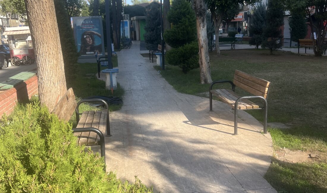 ÖZGÜR ÇOCUK PARKI KİMİN SORUMLULUĞUNDA? Mersin çarşı merkezinde yer alan Özgür Çocuk Parkı, adının vaat