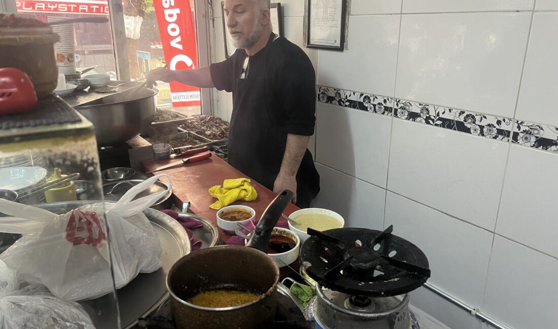 Mersin çarşısında 30 yıldır kelle paça kazanının başında duran bir