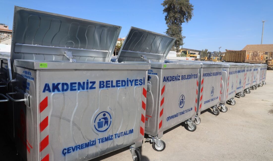 Akdeniz Belediyesi, Bin 81 Adet Yeni Çöp Konteynerini Mahallelere Yerleştiriyor Mersin’in merkez ilçelerinden Akdeniz’de, kent merkezinde oluşan yoğunluk nedeniyle gündüz