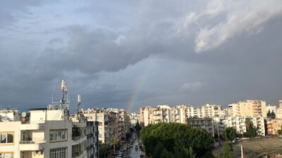 MERSİN SEMALARINDA GÖKKUŞAĞI Mersin’de sabah saatlerinde etkili olan sağanağın ardından gökyüzünde beliren gökkuşağı,