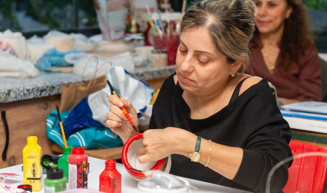 Yenişehir Belediyesinin “Kadın İstihdamına Yönelik Seramik Atölyesi” eğitimleri Yenişehir Belediyesi