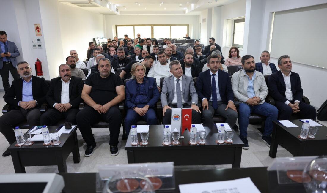 Kendi Gücümüzle Dünya Pazarına Açılabiliriz Mersin’de tekstil sektörü tek hedefe odaklandı; gücünü uluslararası arenaya taşımak.