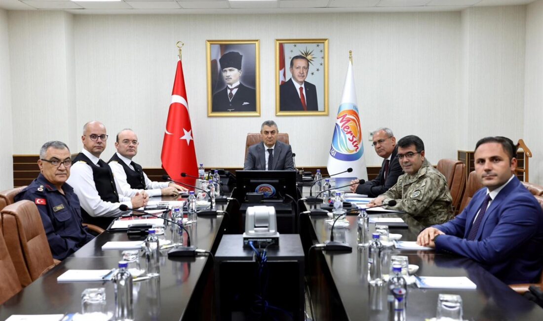 Mersin Valisi Atilla Toros başkanlığında, Güvenlik ve Asayiş Değerlendirme Toplantısı