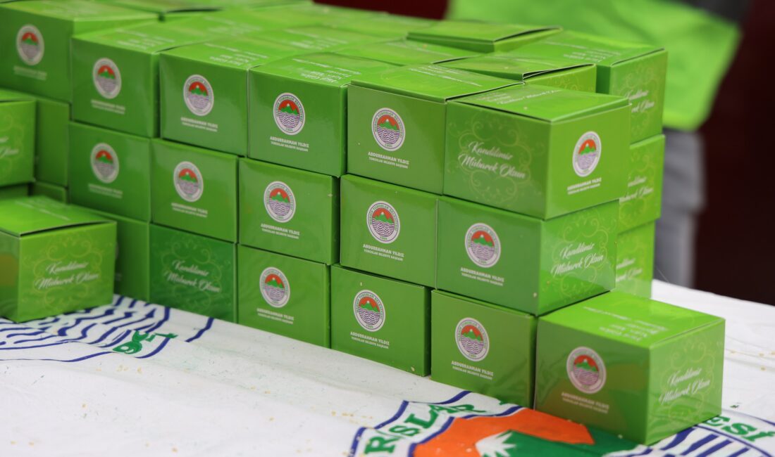 TOROSLAR BELEDİYESİ VATANDAŞLARA KANDİL SİMİDİ DAĞITTI Toroslar Belediyesi, mübarek üç ayların başlangıcını müjdeleyen Regaip Kandili dolayısıyla