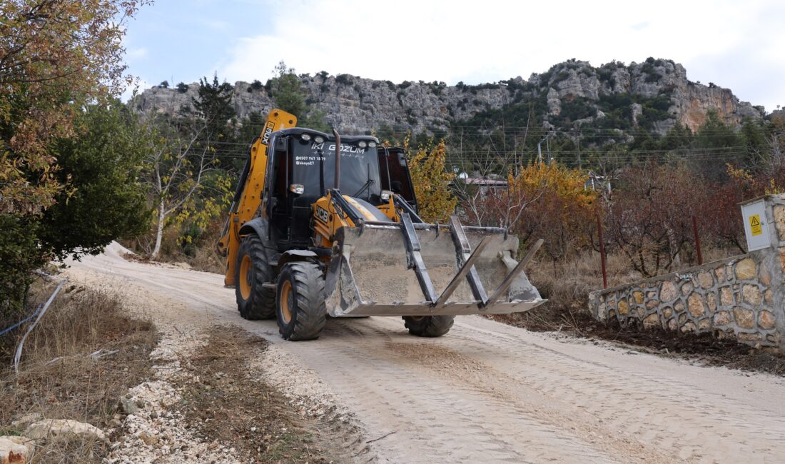 TOROSLAR BELEDİYESİ KIRSAL MAHALLELERDE YOLLARI YENİLİYOR Toroslar Belediyesi, 2025 yılı yatırım programı kapsamında ilçe genelinde yol