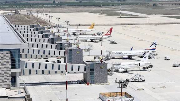 Mersin’den Londra’ya Direkt Uçuş Başlıyor Çukurova Uluslararası Havalimanı’ndan uluslararası uçuş ağı genişlemeye devam ediyor. Pegasus