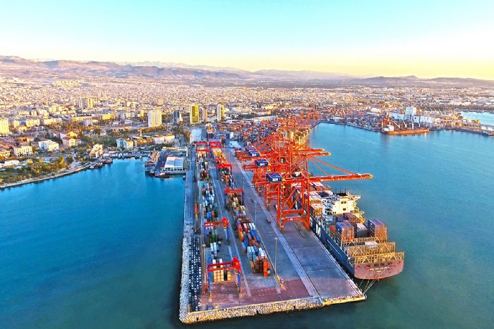 Araştırmacı-Yazar Abdullah Ayan Mersin’in ithalat-ihracatına dair önemli bilgiler paylaştı. Ayan,