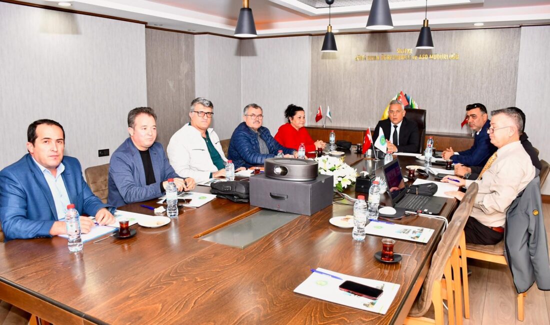 Mersin‘in Silifke ilçesinde lise müdürleriyle bilgilendirme ve değerlendirme toplantısı gerçekleştirdi.