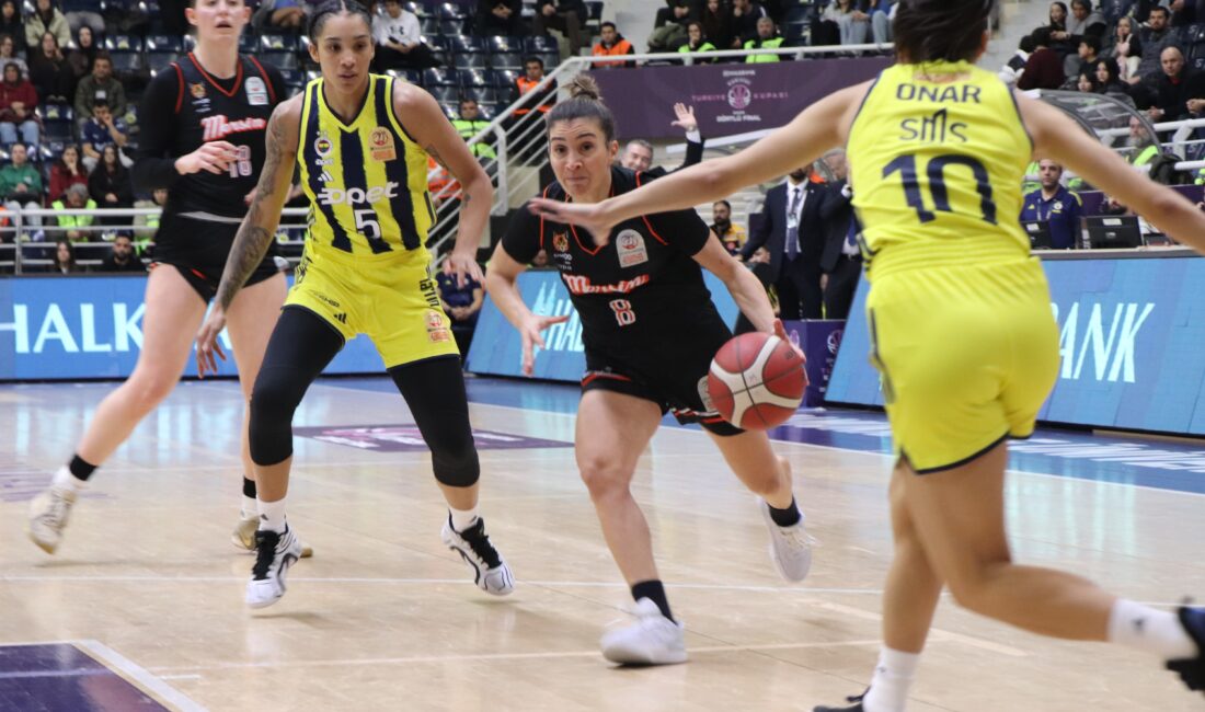 Denizli’de oynanan Halkbank Kadınlar Türkiye Kupası Dörtlü Finali’nde, Fenerbahçe Opet,