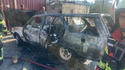 Mersin’in Mut ilçesinde bir iş yerinde bakımı yapılan otomobil, çıkan