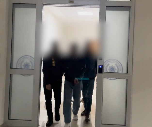 Kırşehir’de, bilişim suçlarıyla nitelikli dolandırıcılık yapan 2 kişi eş zamanlı