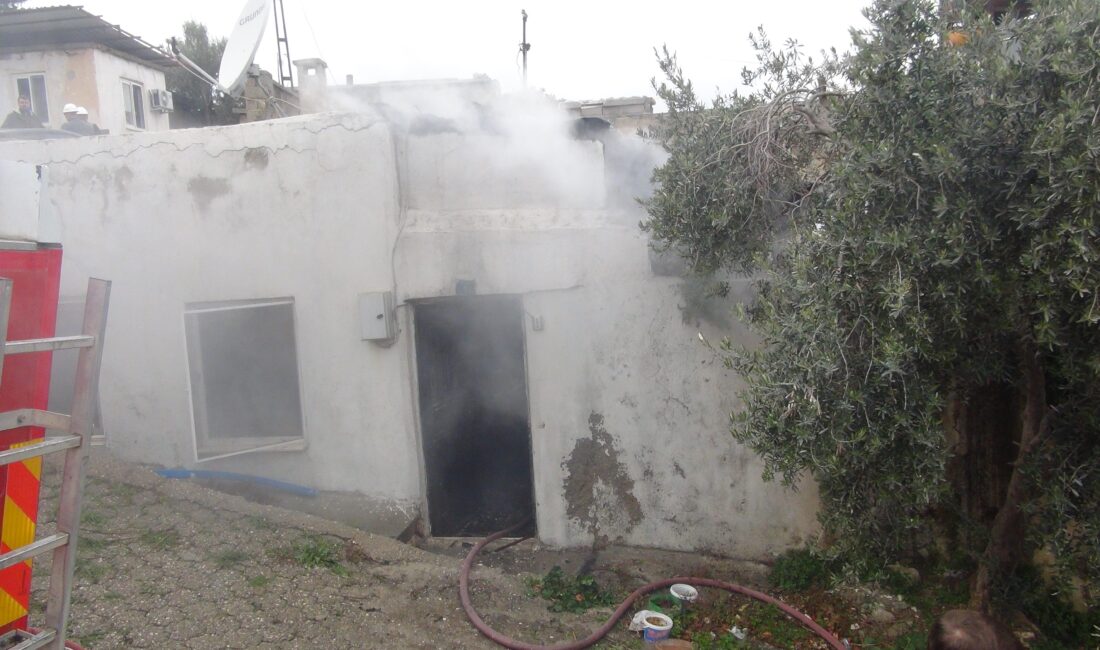 Mersin’de ev yangını: Bir ev kullanılamaz hale geldi Mersin’in Silifke ilçesinde bir evde çıkan yangın paniğe neden oldu.