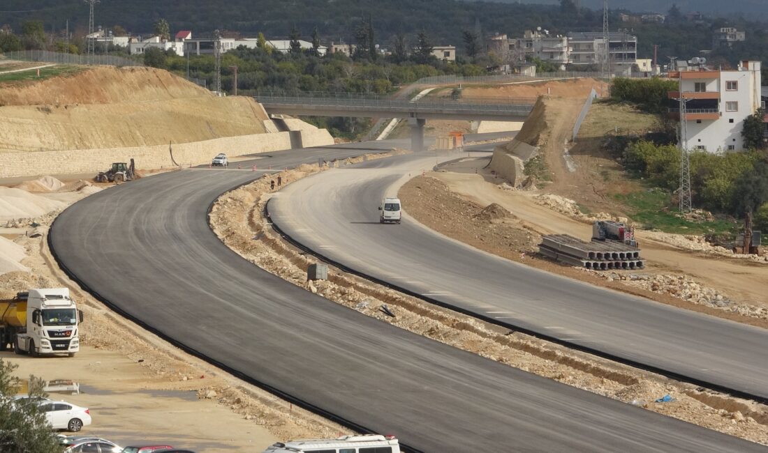 Mersin‘in batı aksında yer alan turizm merkezlerine ulaşımı hızlandırarak kent