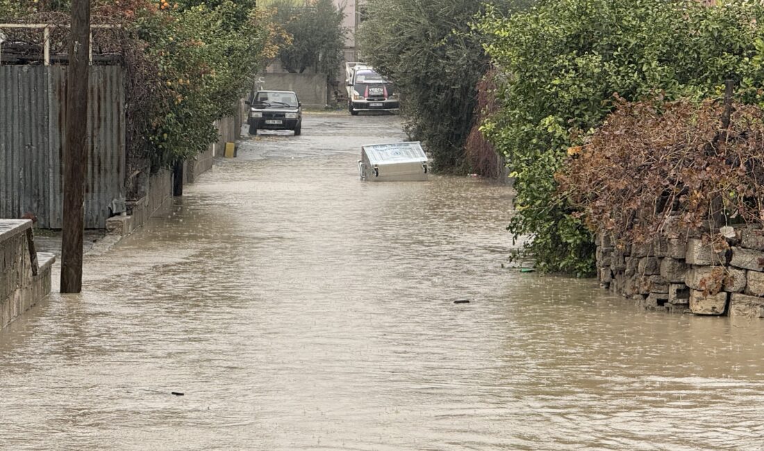 Tarsus’ta sağanak yağış etkili oluyor Mersin‘in Tarsus ilçesinde gece saatlerinden itibaren sağanak yağmur etkili oldu.