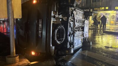 Mersin’in Tarsus ilçesinde meydana gelen trafik kazasında 2 kişi yaralandı.