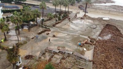 Mersin’in Mezitli ilçesi Tece Mahallesi’ndeki dün yaşanan sel nedeniyle derede
