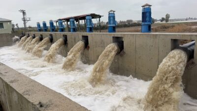 Mersin’in Tarsus ilçesinde yıllar önce sel sularının tahliyesi için kurulan